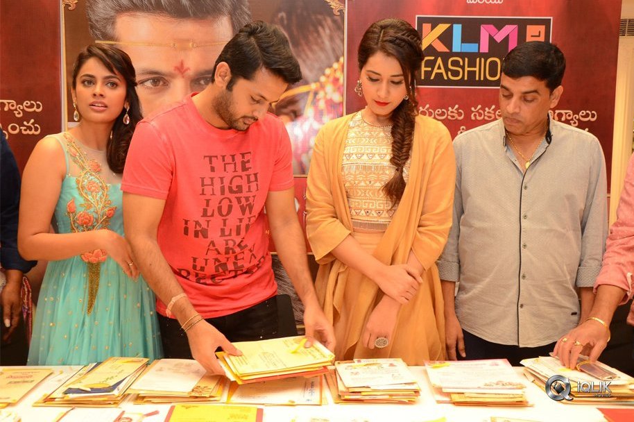 Srinivasa-Kalyanam-Team-at-KLM-Fashion-Mall